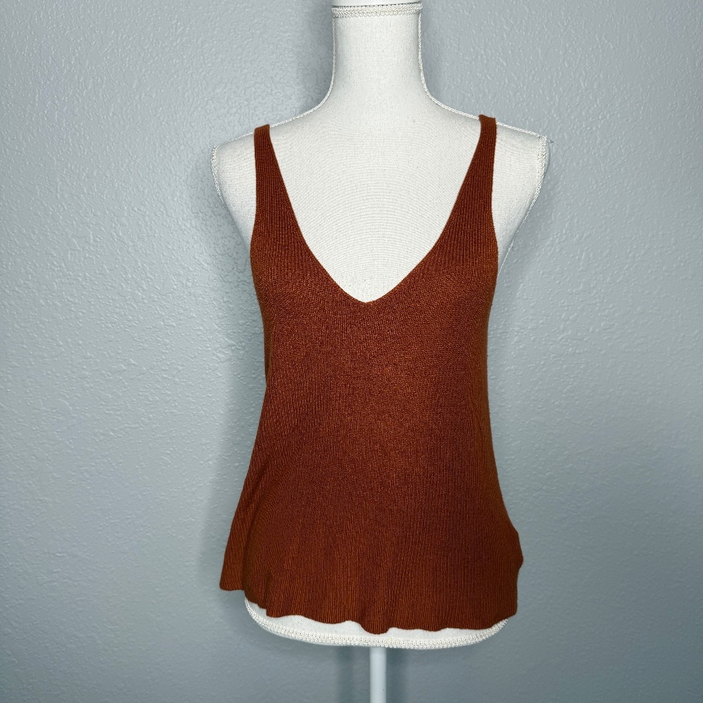 Pre-Owned Women's Forever 21 V- neck  ribbed knitted tank top size medium‎